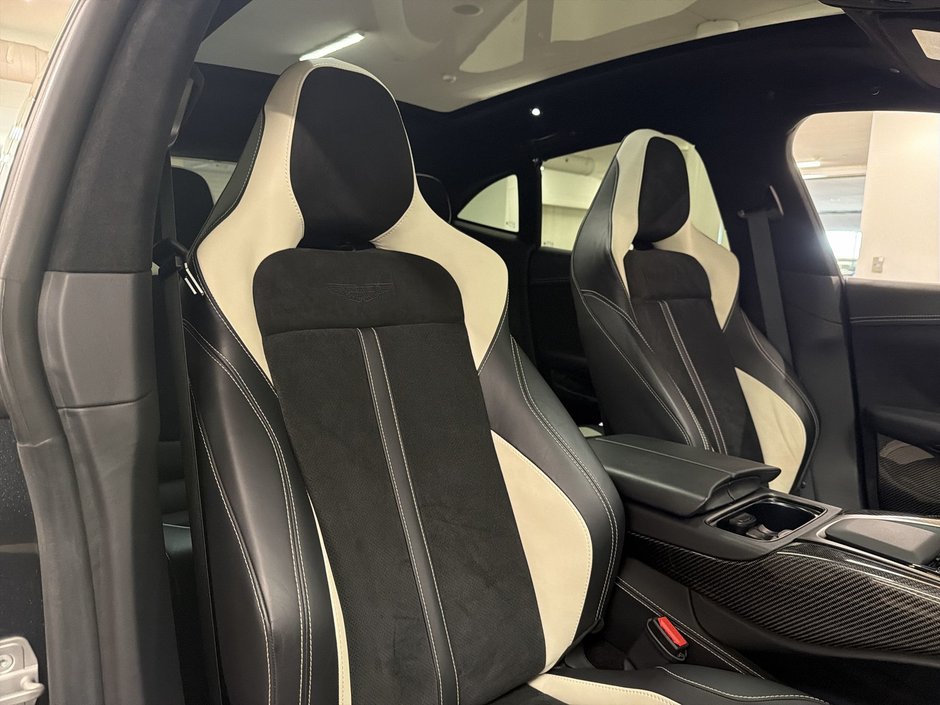 Aston Martin DBX  2023-24