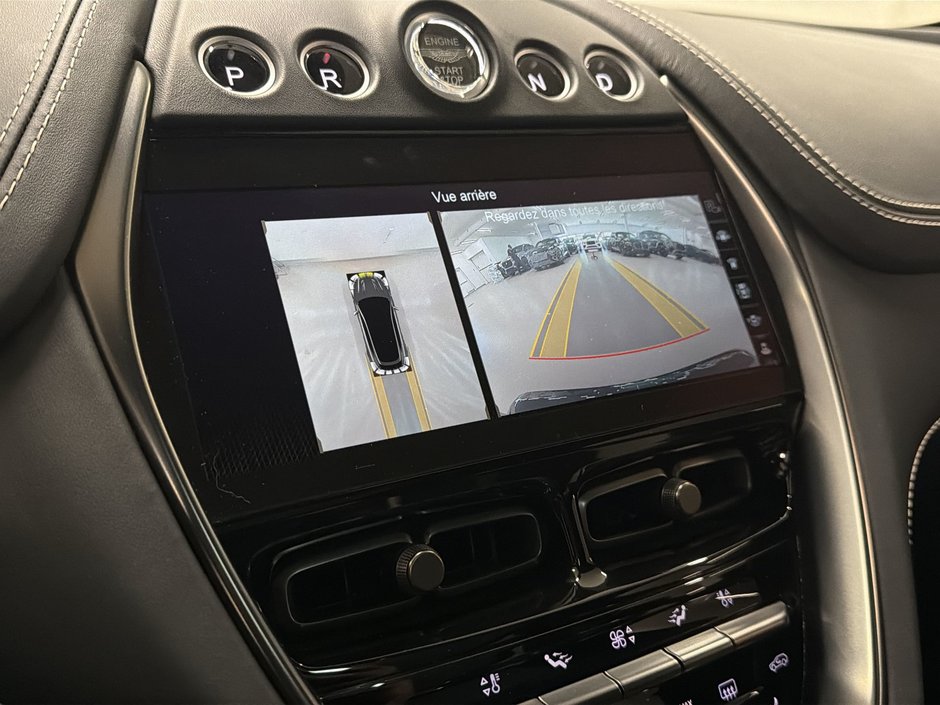 Aston Martin DBX  2023-17