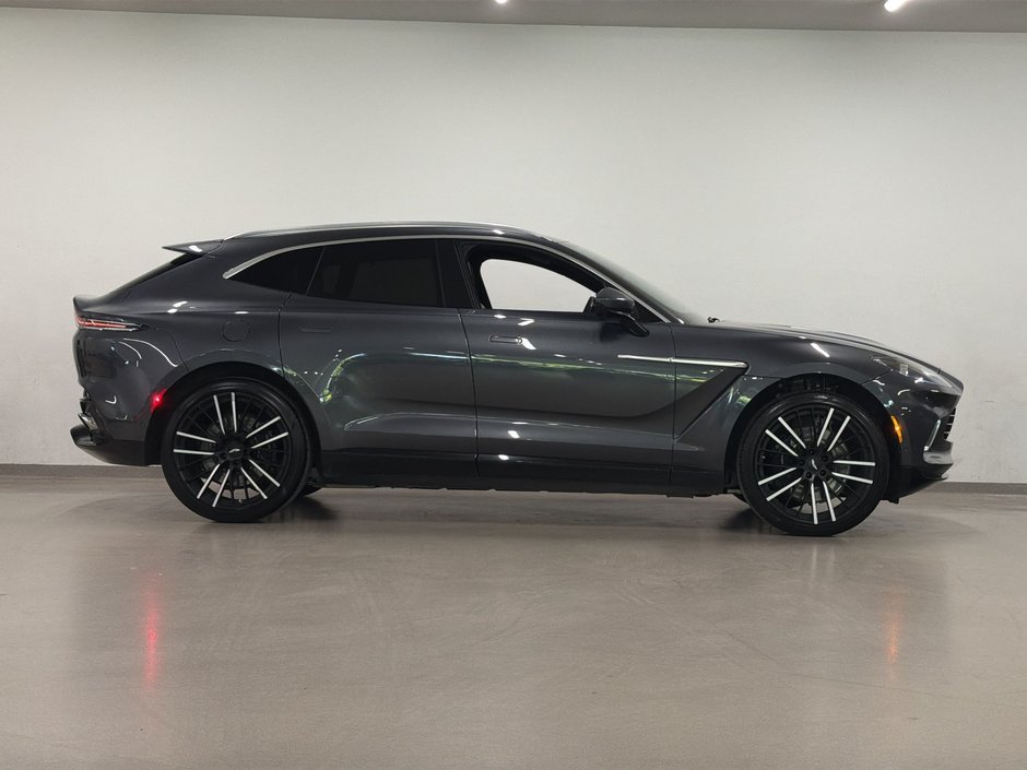 Aston Martin DBX  2023-10