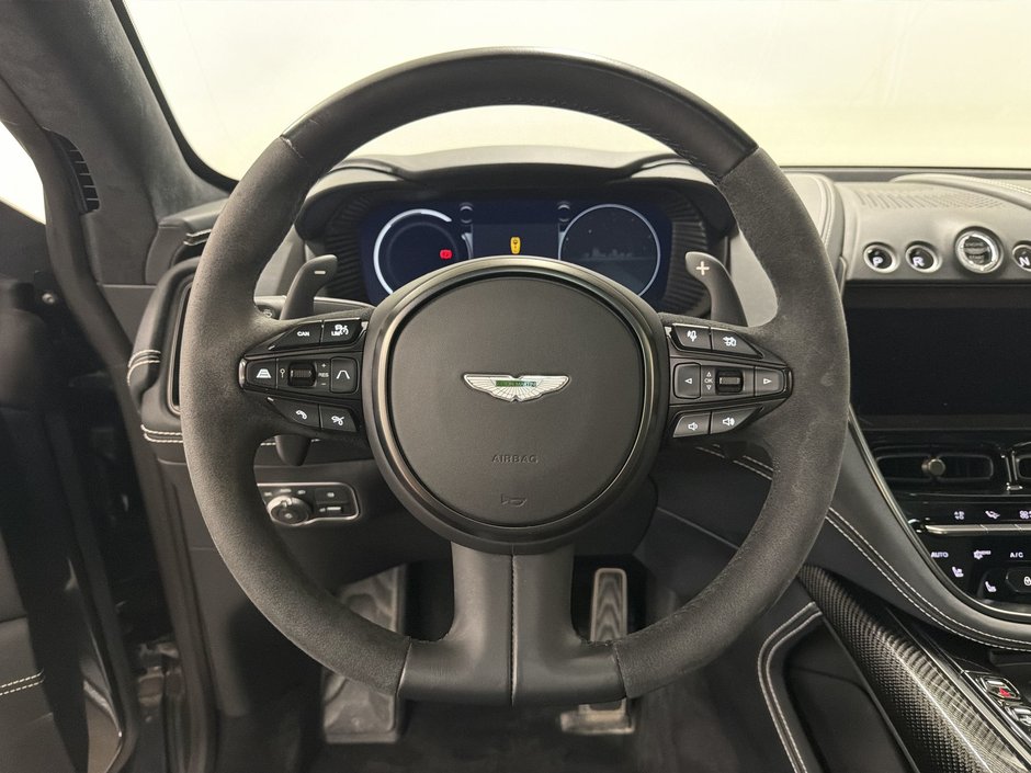 Aston Martin DBX  2023-19