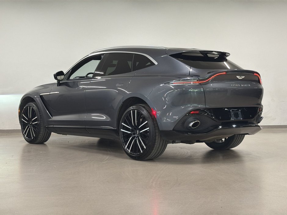 Aston Martin DBX  2023-13