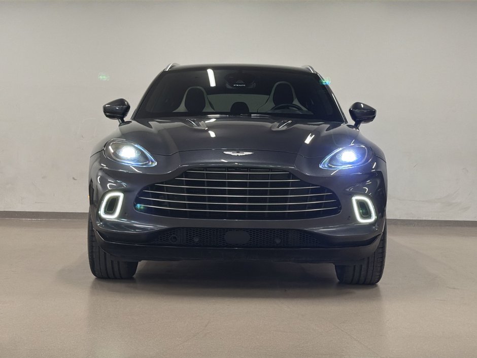 Aston Martin DBX  2023-2