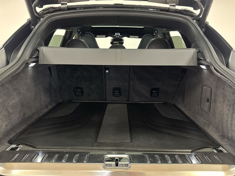 Aston Martin DBX707 707 2023-15