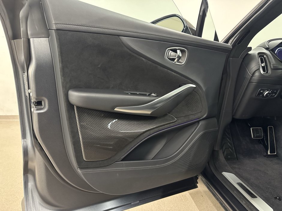 Aston Martin DBX707 707 2023-14