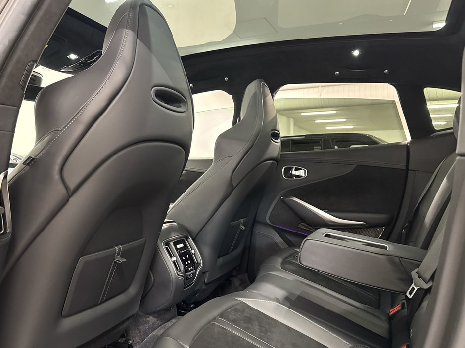 Aston Martin DBX707 707 2023-22