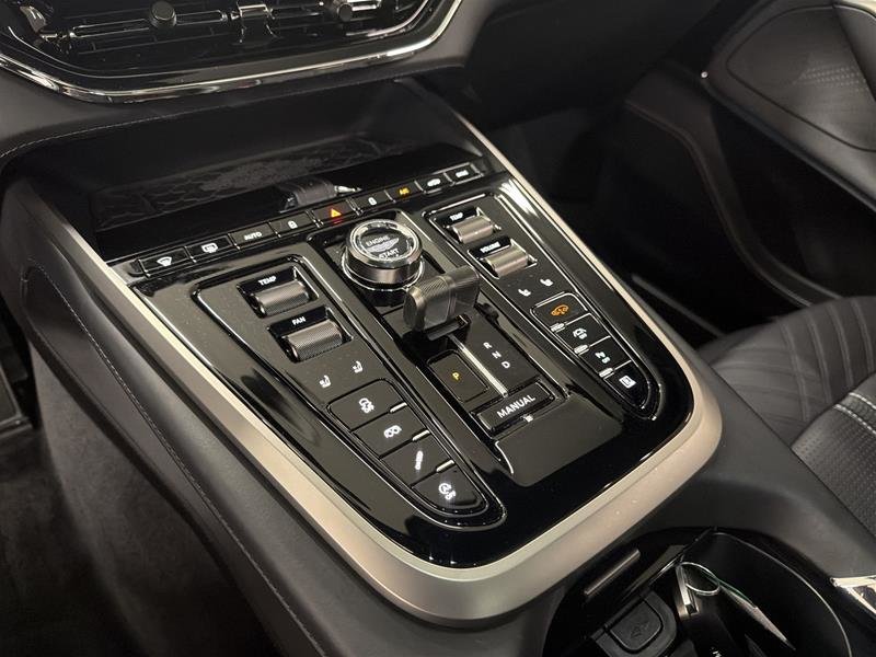 Aston Martin DBX707 707 2025-12