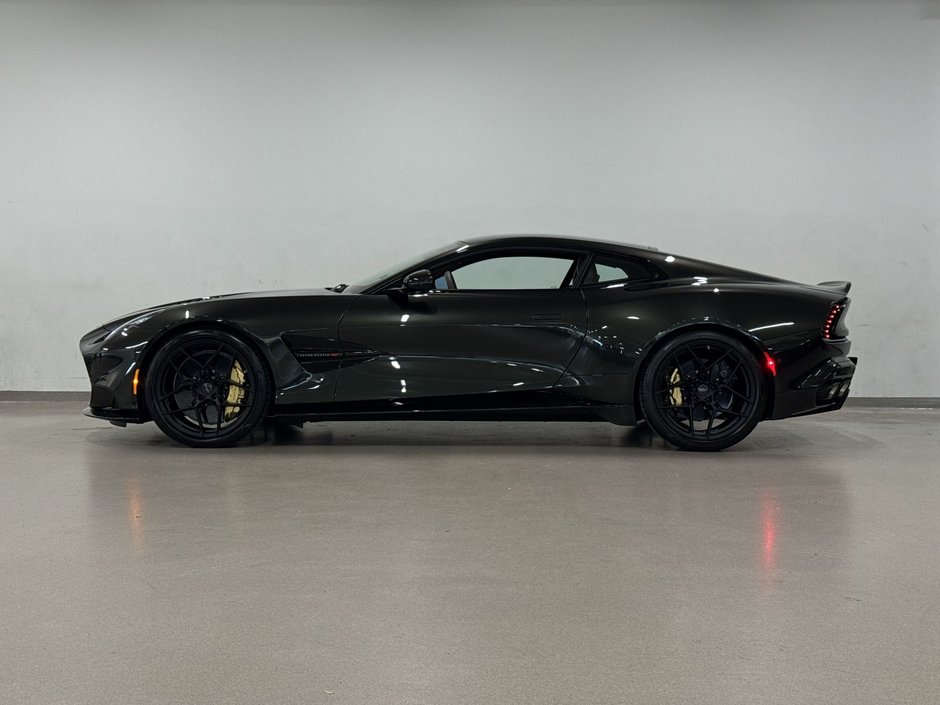 Aston Martin Vanquish  2025-11