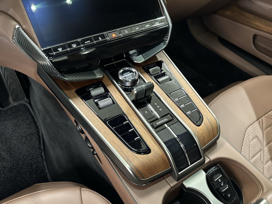 Aston Martin Vanquish  2025-20