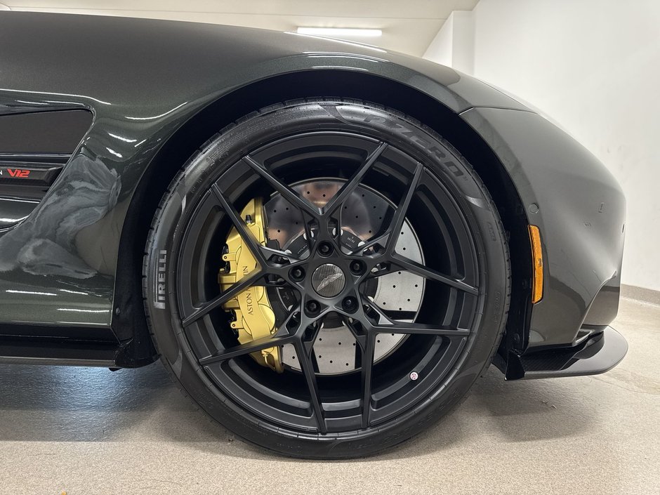 Aston Martin Vanquish  2025-26