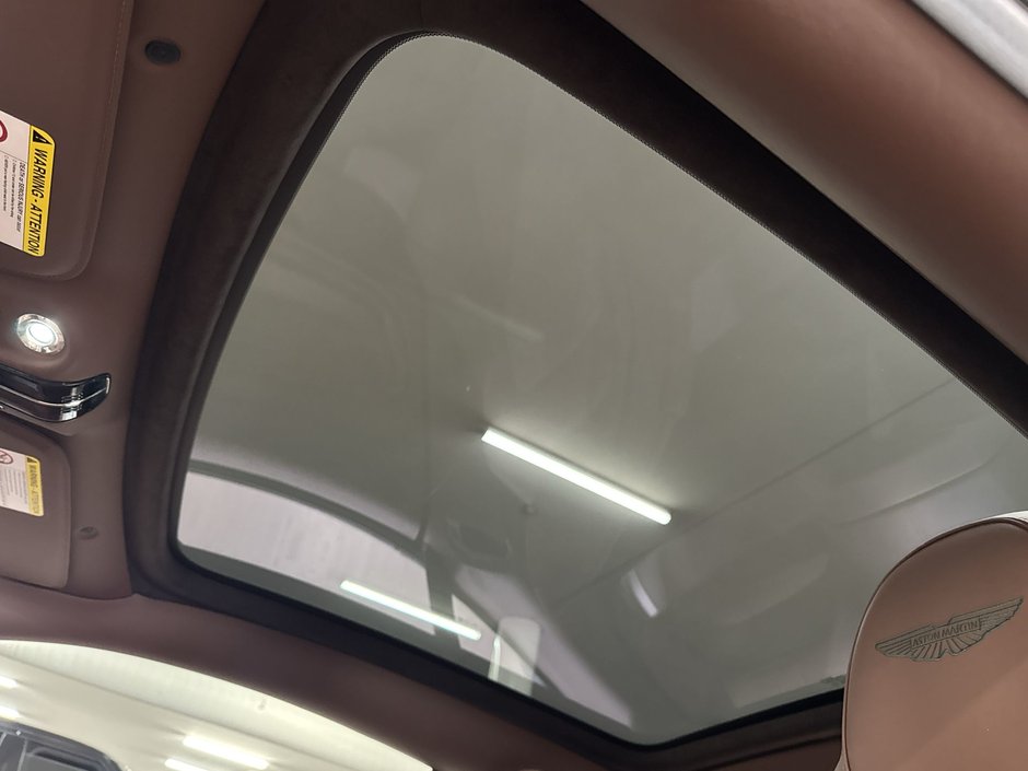 Aston Martin Vanquish  2025-21