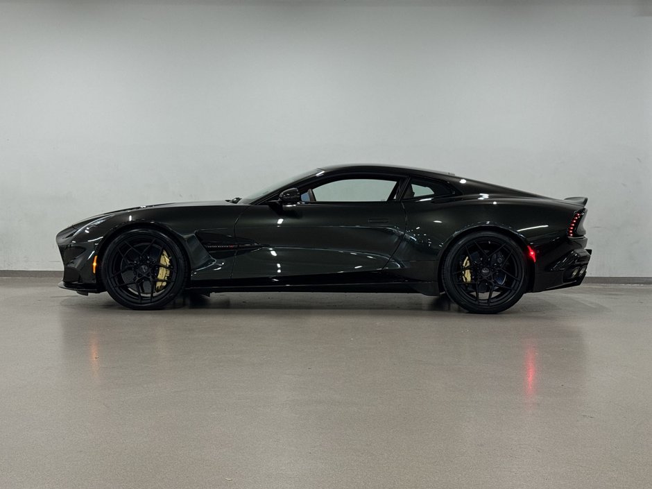 Aston Martin Vanquish  2025-4