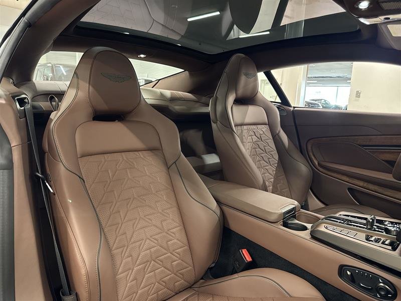 2025 Aston Martin Vanquish-12