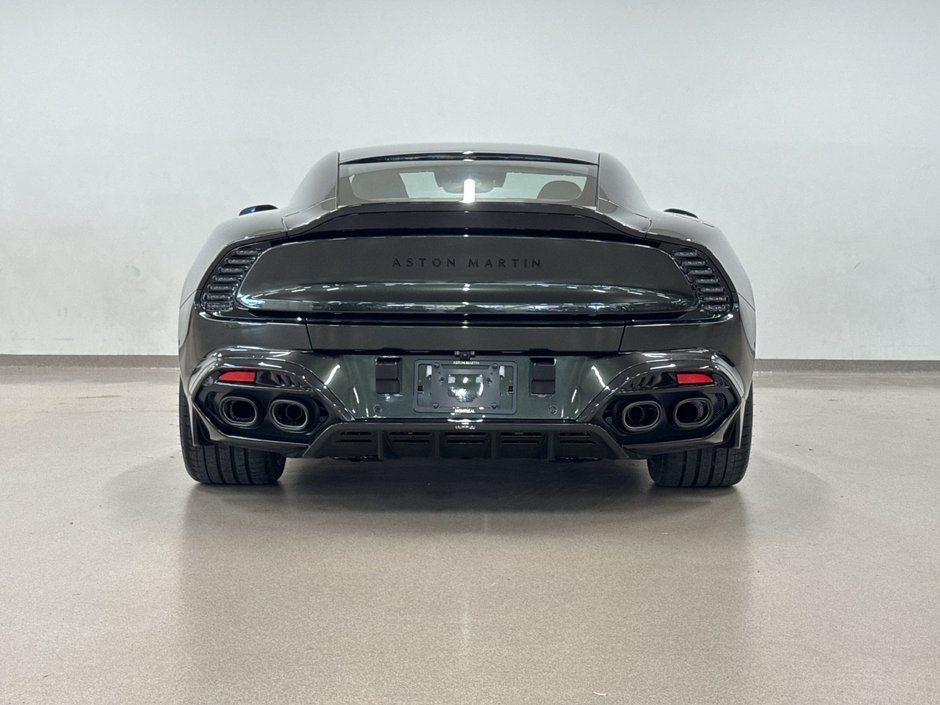 Aston Martin Vanquish  2025-12