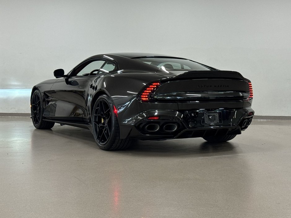 Aston Martin Vanquish  2025-5