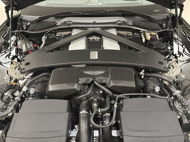 2025 Aston Martin Vanquish-18