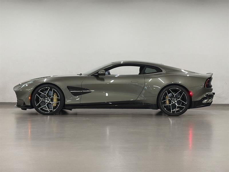 2025 Aston Martin Vanquish-3