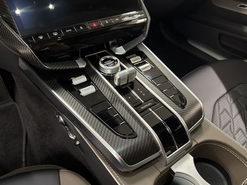 2025 Aston Martin Vanquish-13