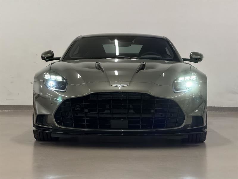 2025 Aston Martin Vanquish-1
