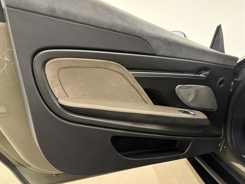 2025 Aston Martin Vanquish-6