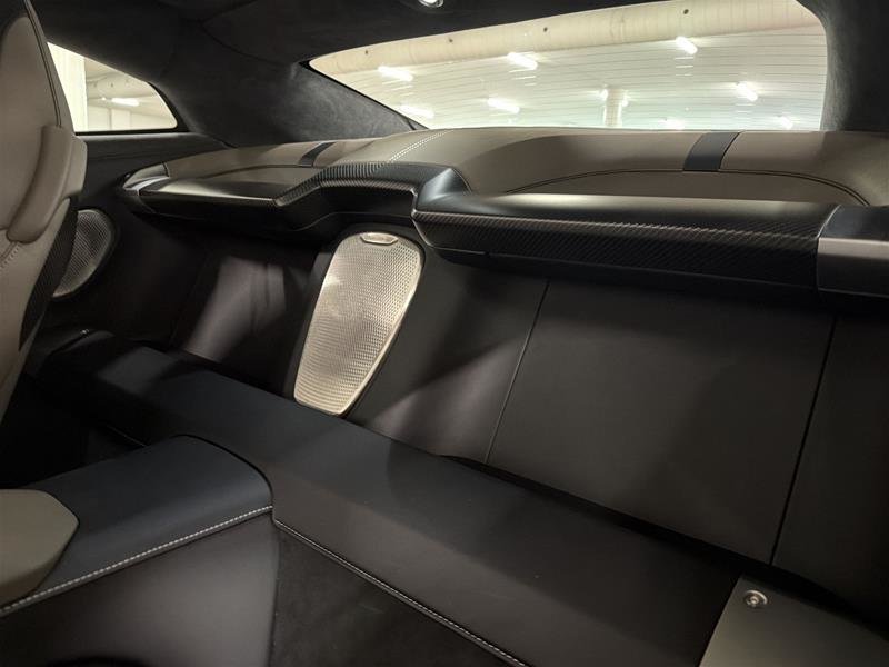 2025 Aston Martin Vanquish-12