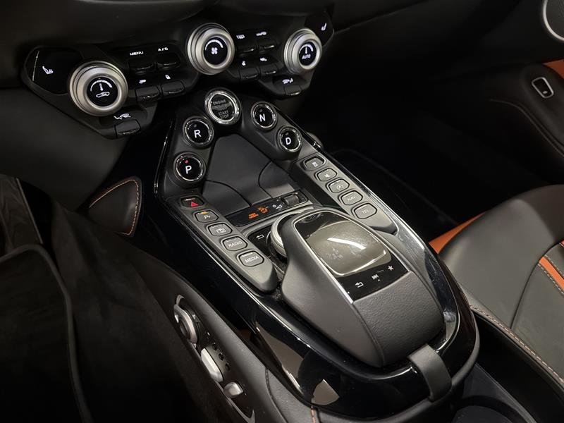 Aston Martin Vantage (2)  2020-12