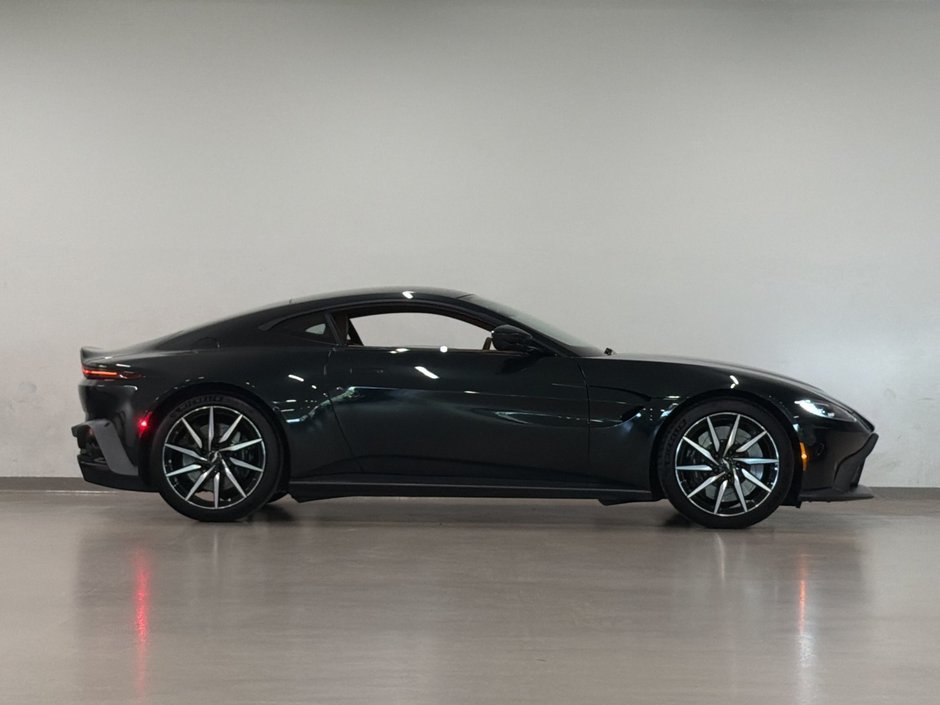 Aston Martin Vantage (2)  2020-8