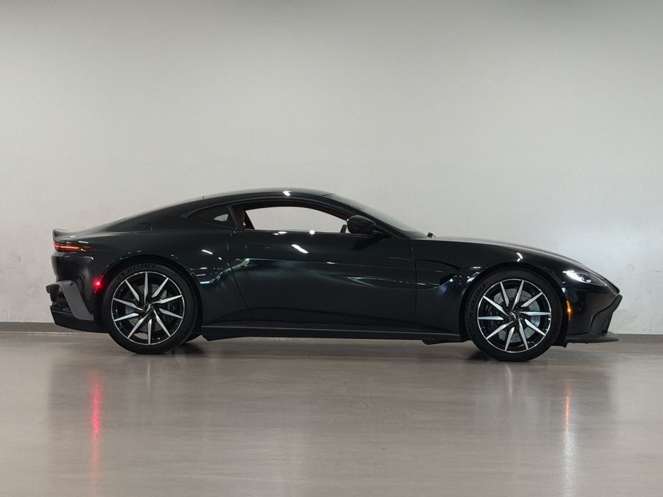 Aston Martin Vantage (2)  2020-10