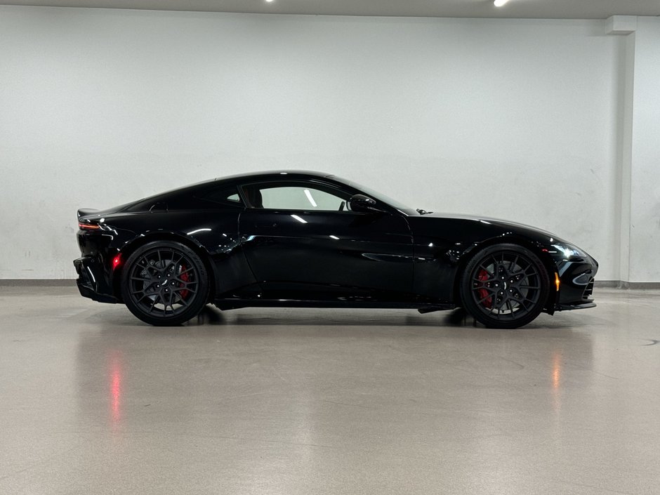 Aston Martin Vantage Coupe 2022-10