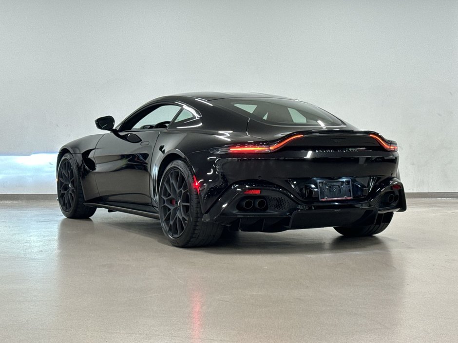 Aston Martin Vantage Coupe 2022-13