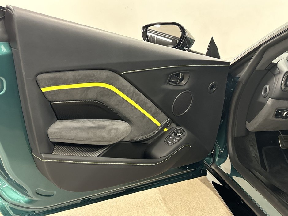 Aston Martin Vantage F1 Coupe 2022-14