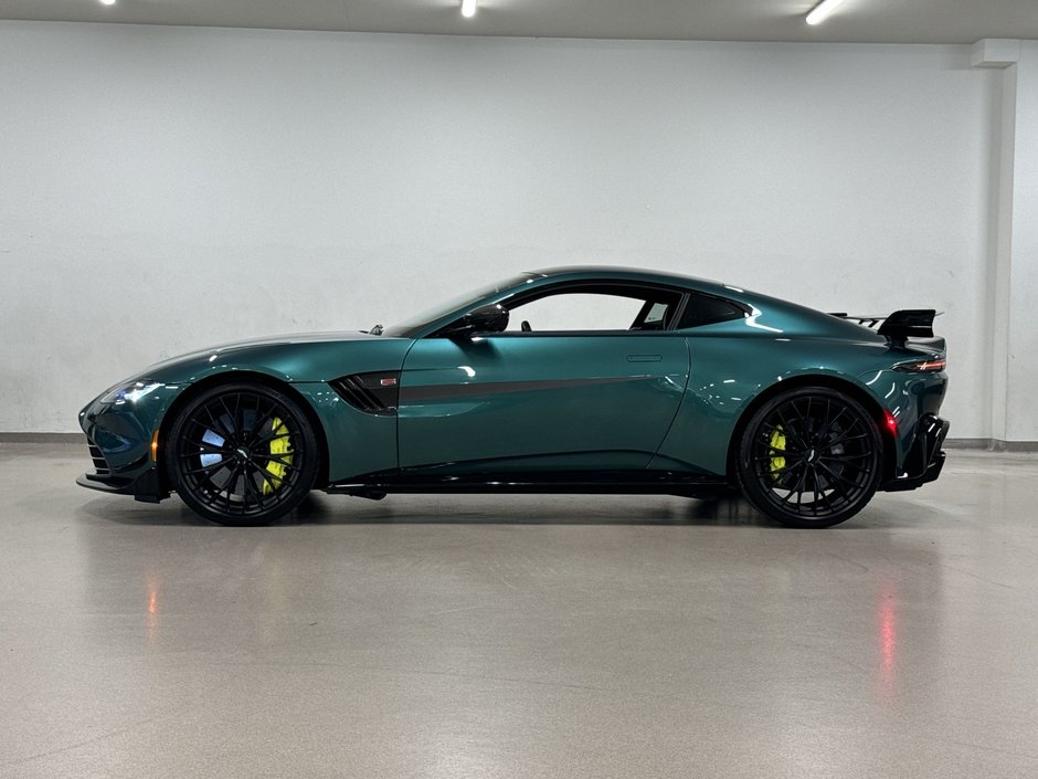 Aston Martin Vantage F1 Coupe 2022-4