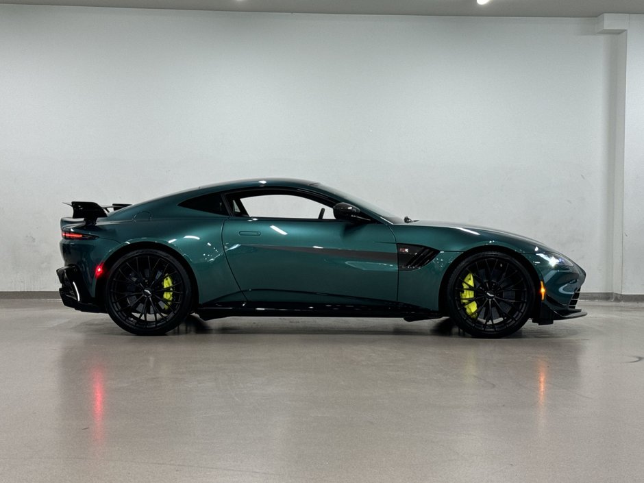 Aston Martin Vantage F1 Coupe 2022-8