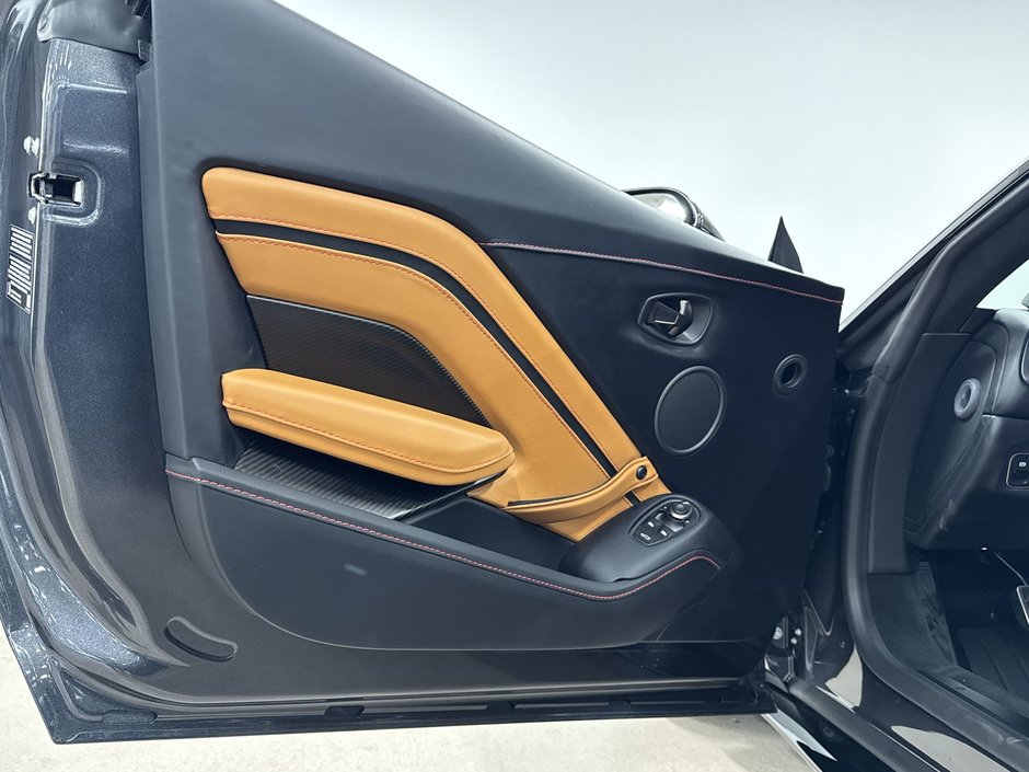 Aston Martin Vantage Coupe 2022-14