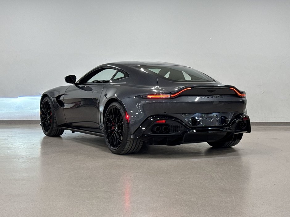 Aston Martin Vantage Coupe 2022-13