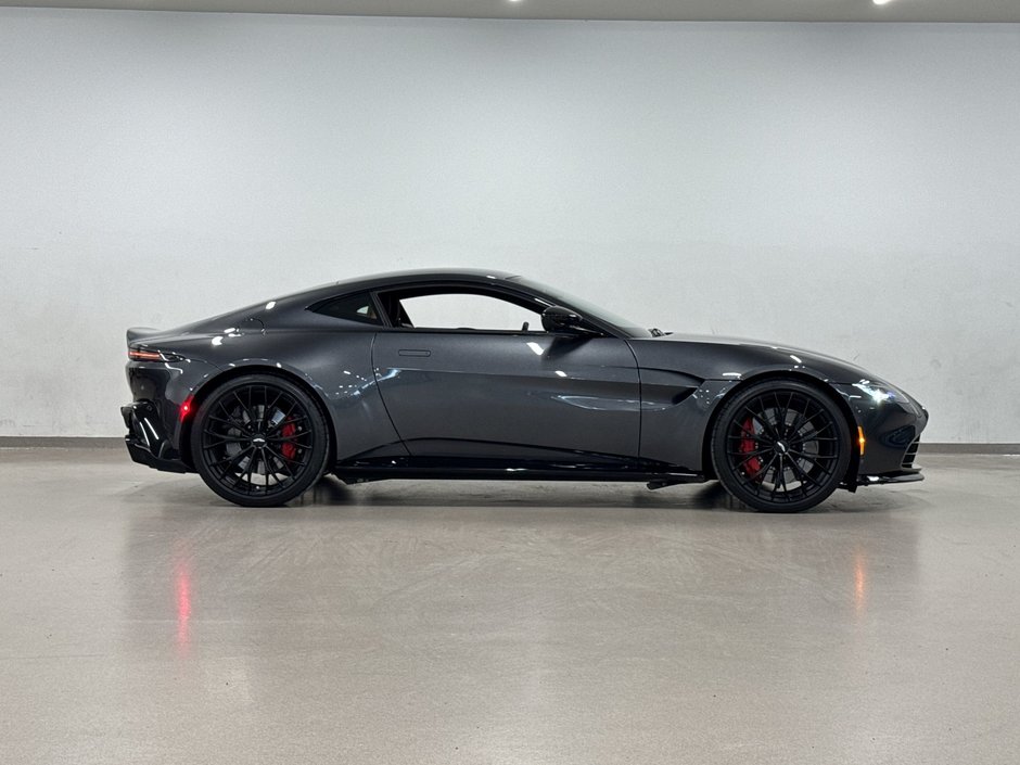 Aston Martin Vantage Coupe 2022-10
