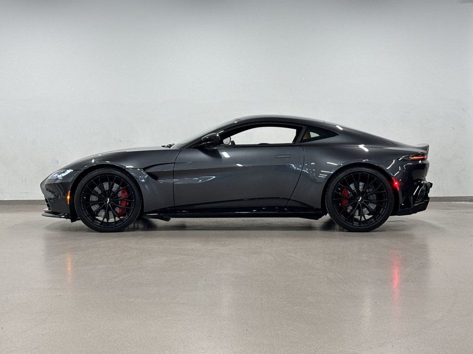 Aston Martin Vantage Coupe 2022-11