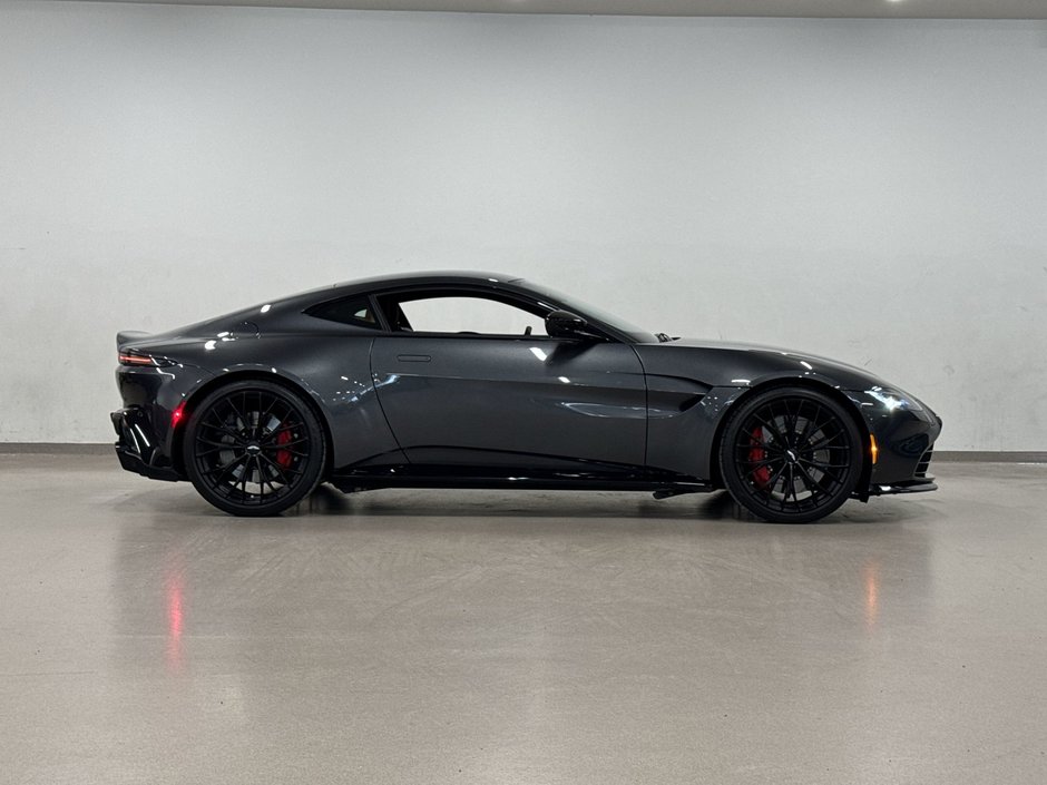 Aston Martin Vantage Coupe 2022-8