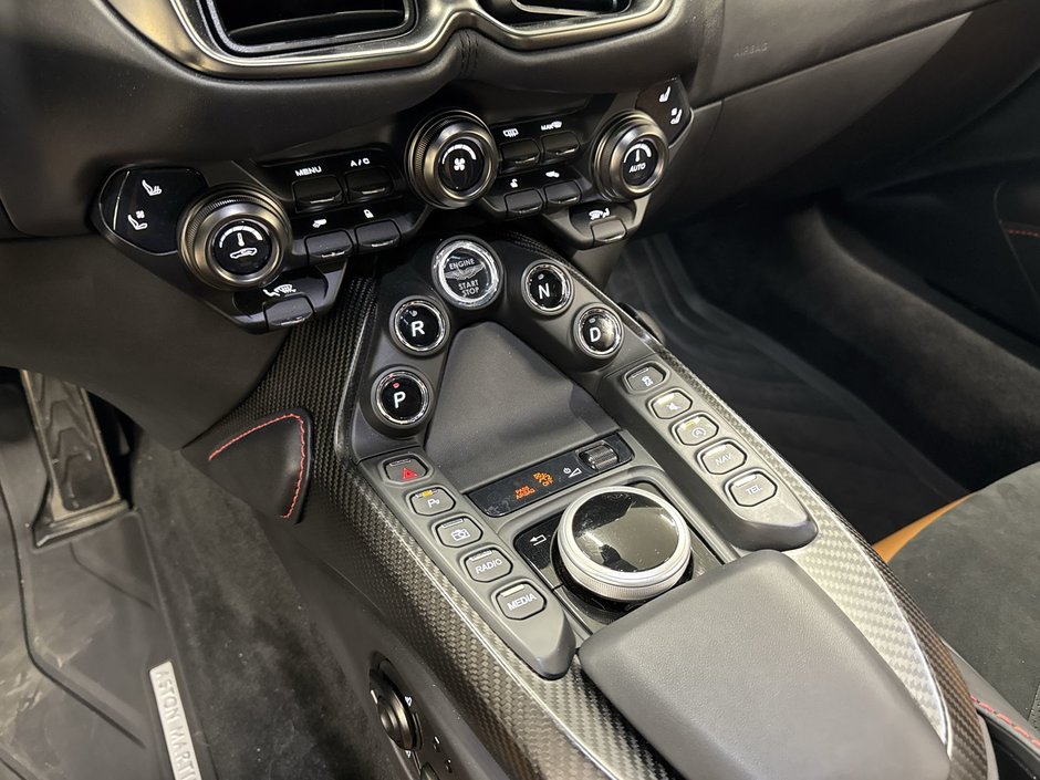 Aston Martin Vantage Coupe 2022-20