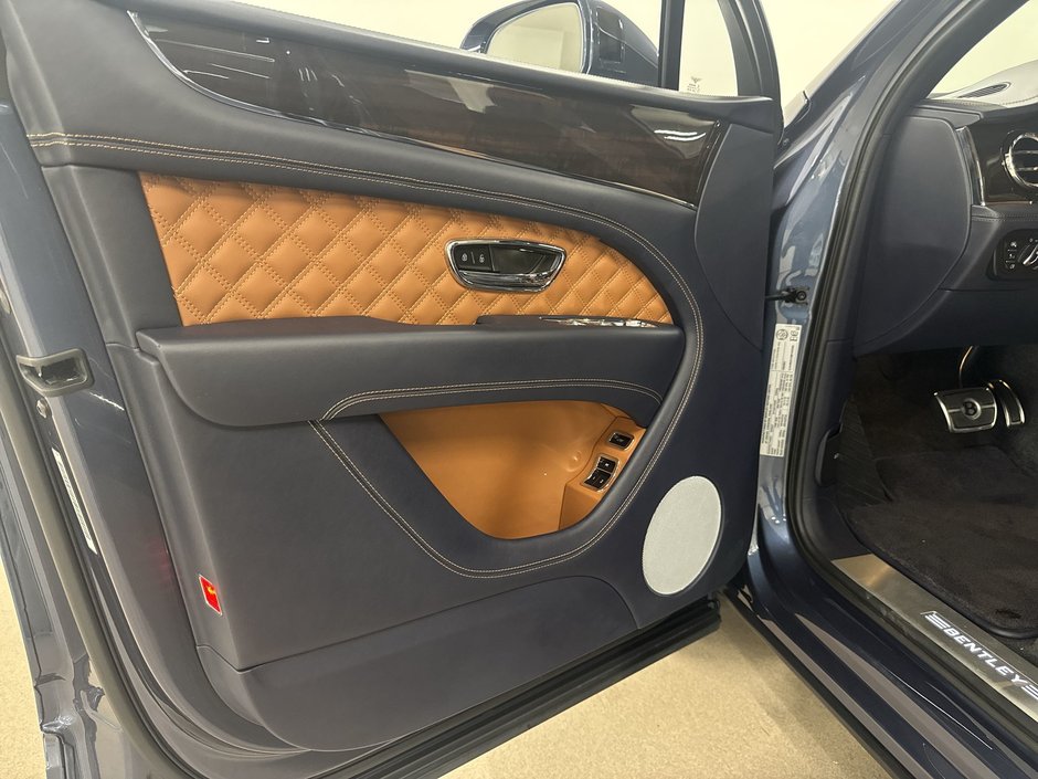 Bentley Bentayga V8 2021-14