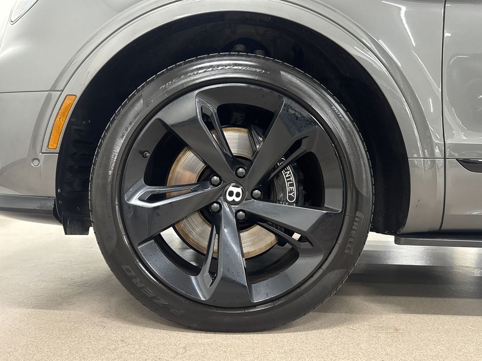 Bentley Bentayga V8 2021-26