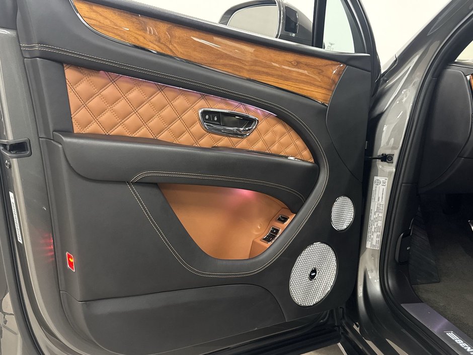 Bentley Bentayga V8 2021-14