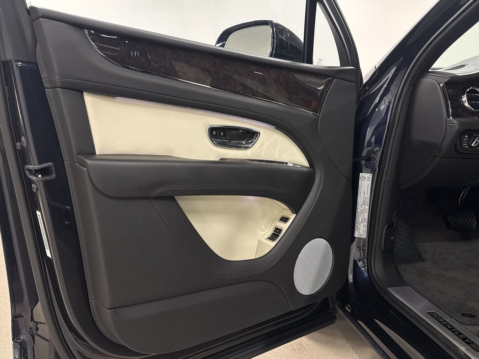 Bentley Bentayga EWB 2023-13