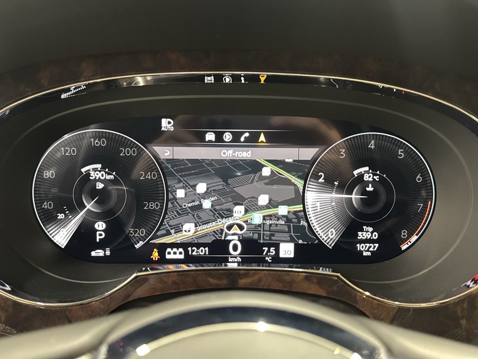 Bentley Bentayga EWB 2023-15