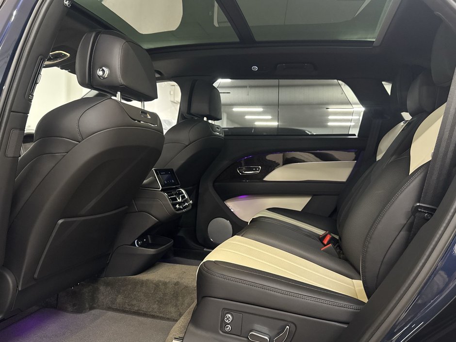 Bentley Bentayga EWB 2023-21