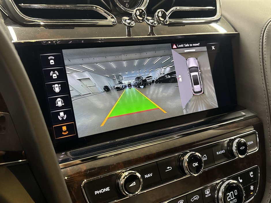 Bentley Bentayga EWB 2023-16
