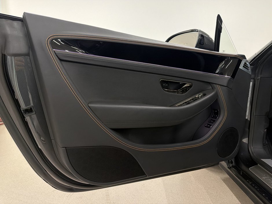 Bentley Continental GTC Black Edition 2025-14