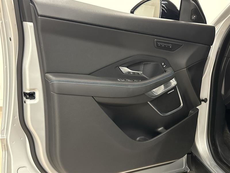 2019 Jaguar E-PACE P300 AWD R-Dynamic SE-6