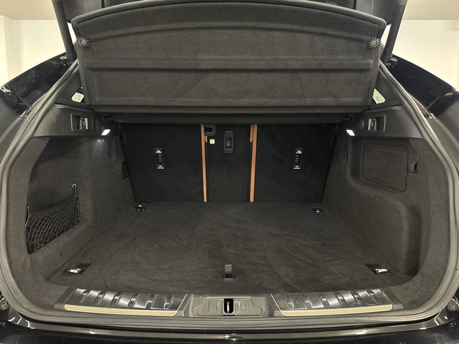 2022 Jaguar F-PACE P250 R-DYNAMIC-23