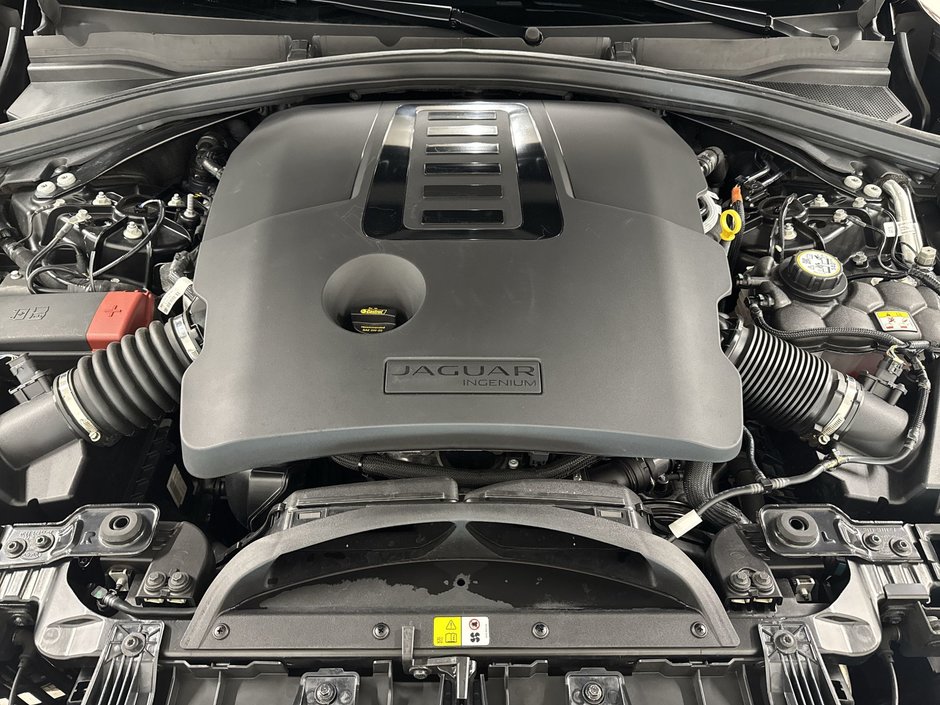2023 Jaguar F-PACE P400 AWD R-Dynamic S-25