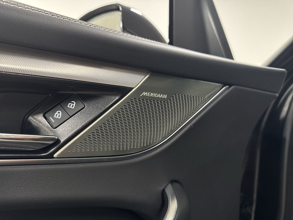 2023 Jaguar F-PACE P400 AWD R-Dynamic S-27